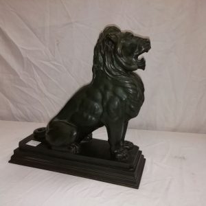 statue en bronze. Lion 480€
